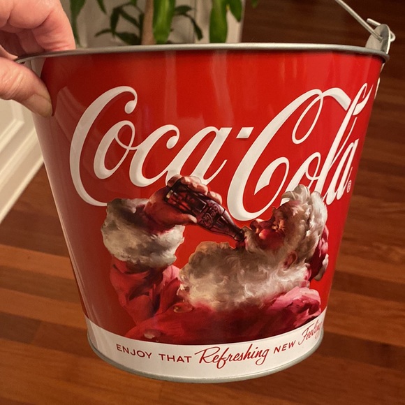 Retro Coca Cola Red White Santa Tin Bucket wHandle EUC 7 1/2” Tall - Picture 7 of 15